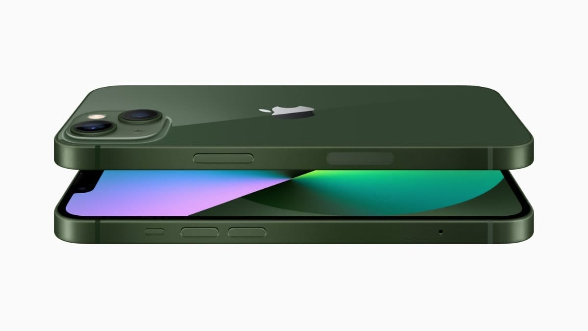 iPhone 13 and 13 Pro in Alpine Green