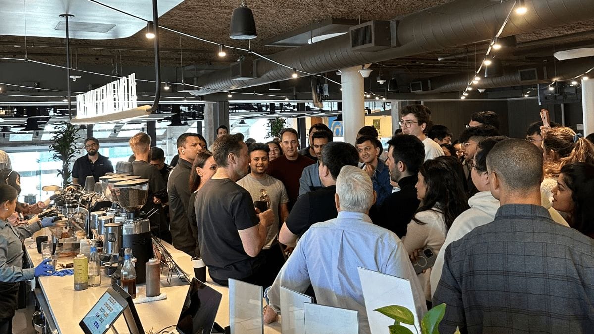 Elon Musk with Twitter employees at the company's HQ